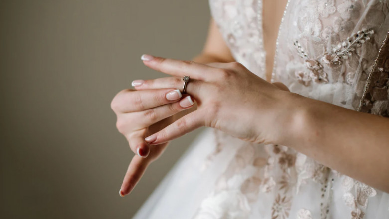 The Best Gel Nail Types for Weddings in 2022 | Danni Toni