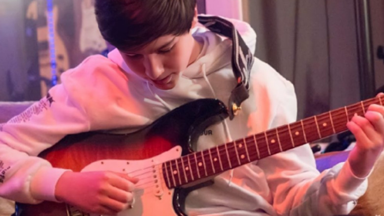 Savor in a Melodically Mesmerizing World That the Track “Touch” by Shannon Burchett Creates!