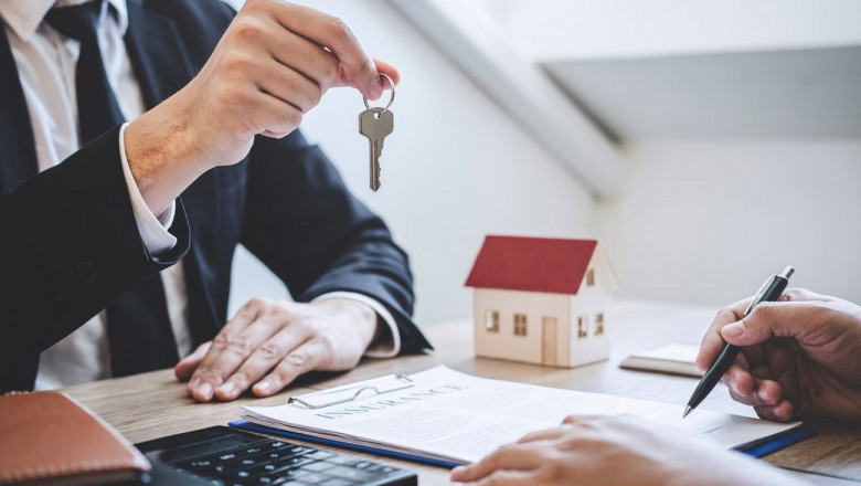 How Can Commercial Property Lawyers Help You With Your Business Property?