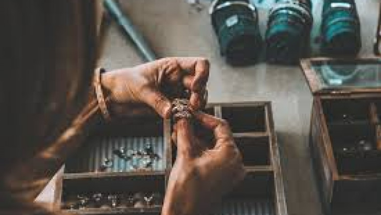 In 2022, enable jewelry sales by the kilogram.
