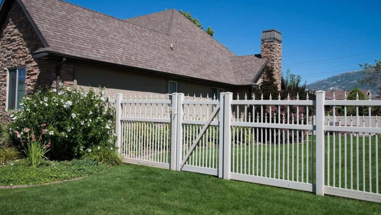 HOW TO CLEAN A VINYL FENCE: 4-STEP GUIDE TO SPOTLESS WHITE VINYL FENCING
