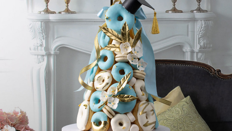 Contact Papillon Cake to plan your Graduation Celebration in any part of the United Arab Emirates (UAE)