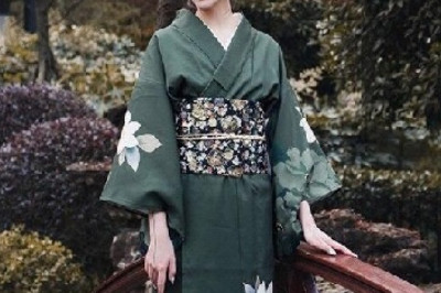 Eco-Friendly Fashion - 10 Ways to Make Your Wardrobe Sustainable and Your Friends Green with Envy