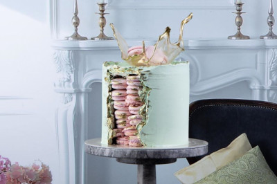 Incorporate a Macaroon Cave Cake into your party