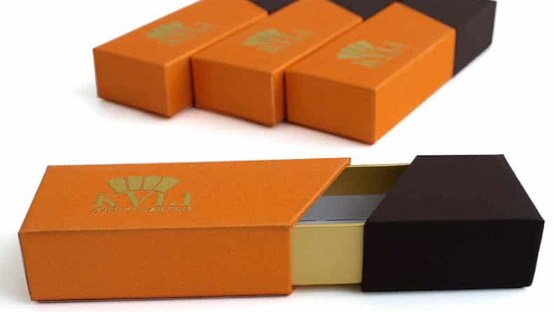 Custom printed Wholesale Oil packaging boxes protect the quality of essential oil.