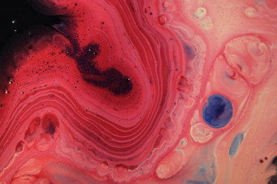 How are color pigments classified?