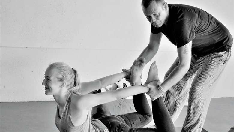 Some major reasons to go to a yoga retreat center!