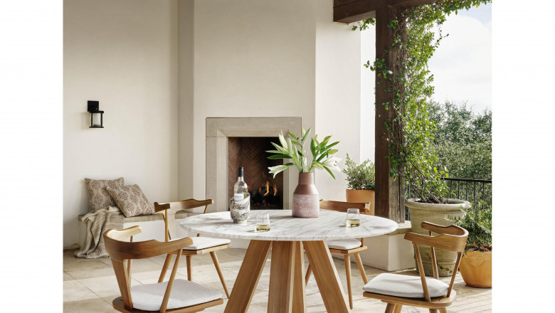 Embellish Your Patio With White Outdoor Dining Chairs