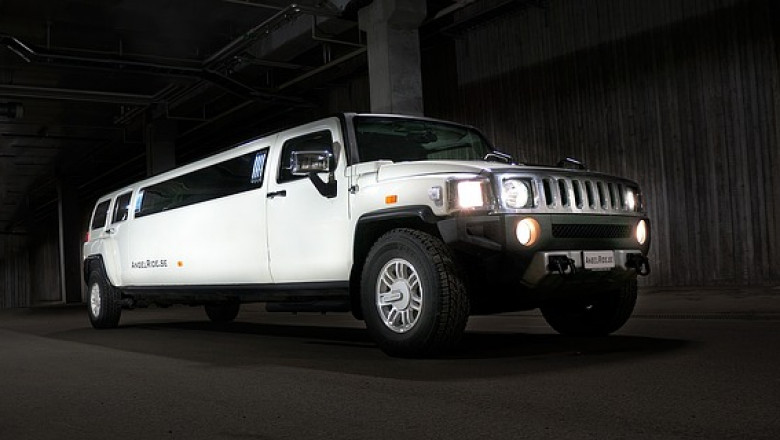 Experience the Most Luxurious Airport Limousines at Pearson Airport | Top Limo