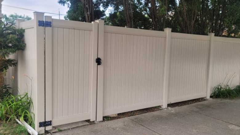 Why Vinyl Is The Best Weatherproof Fence?
