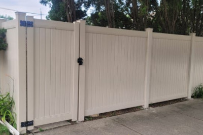 Why Vinyl Is The Best Weatherproof Fence?