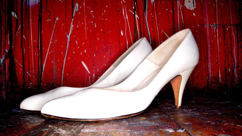 become an expert on product photography ideas by watching these 5 videos