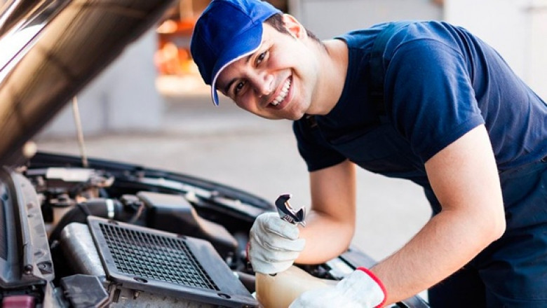 When is the Right Time to Schedule an Auto Electrical Repair?