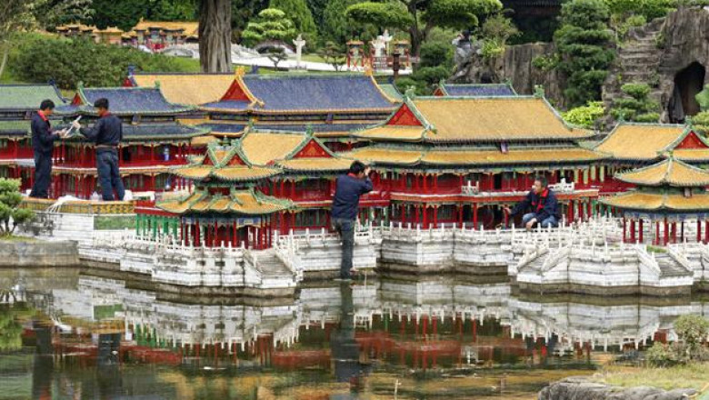 What is the reason for choosing an SEO service?