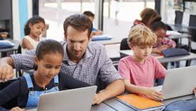 What is uses of paraphrasing tool?