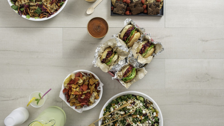 Here’s Why Cheeseburgers Are Excellent for Team Lunches
