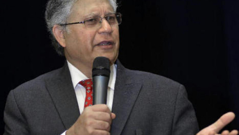 How To Eliminate The Fear Of Public Speaking - Shiv Khera