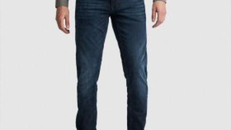 Welche Art von Kleidung gibt es in einem Army Shop?