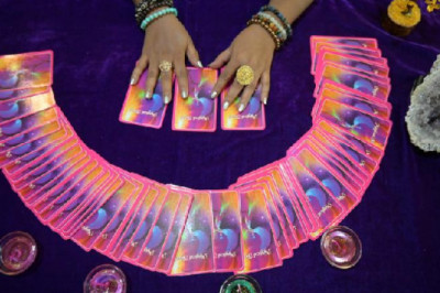 Find the Best Tarot card reader to know about your life in Pune!