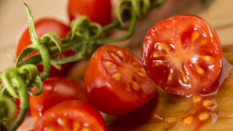 There is evidence that tomato seeds can lower blood pressure, boost the immune system, and improve the condition of your skin