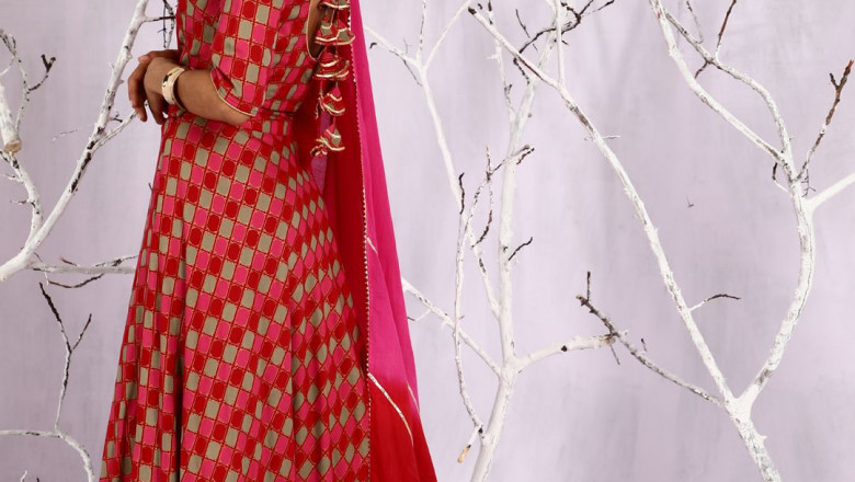 How to Increase Sales as Wholesale Sarees Suppliers