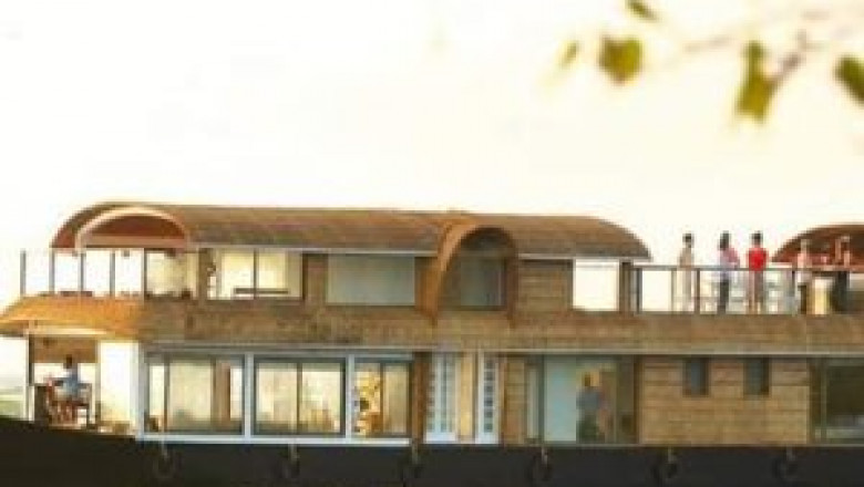 Lake and Luxury’s 3 Bedroom Houseboat