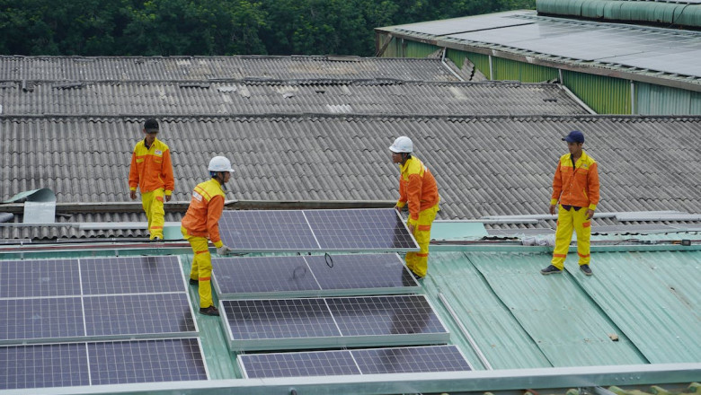 How Roofing Contractors Remove Your Old Roof