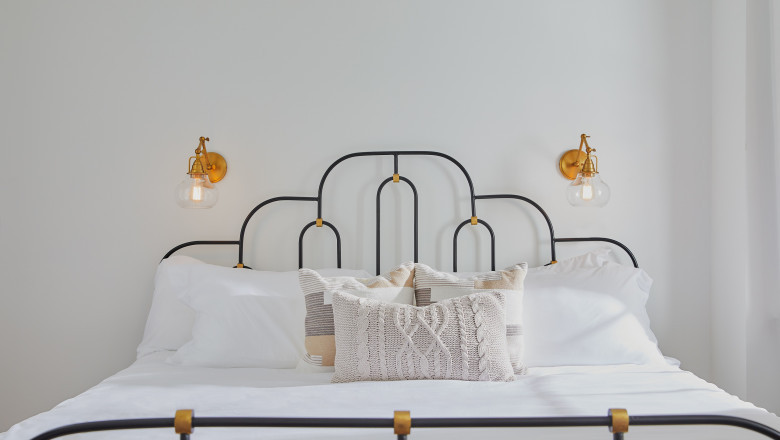 4 Types of Wall Lights, from the Wall Sconce to the Bathroom Vanity Light