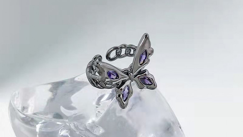 How should the jewelry be received