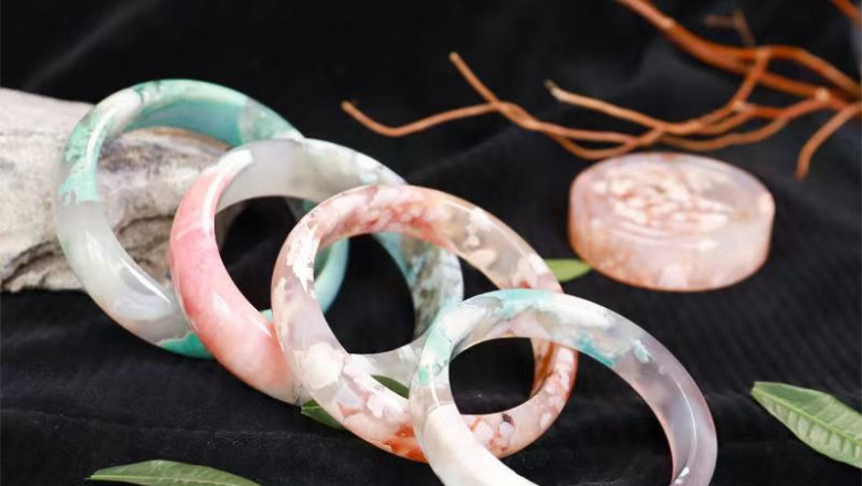 Why do some women love jewelry?