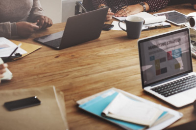 What are the common characteristics of top content marketing agencies?