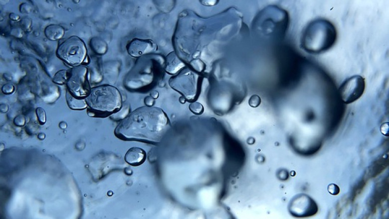 How much do you need to pay to play Bubble Buzz?