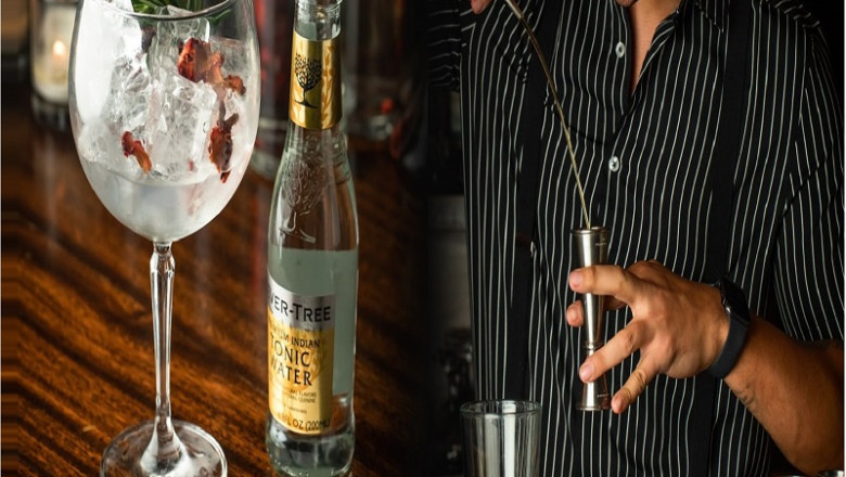 Find a Cocktail bar with Live music in time Square NYC