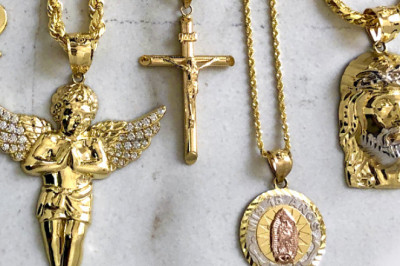 Standout Features: Heavy gold chain, initial charms, chain necklace You Should Know