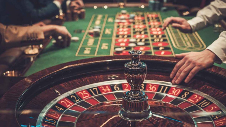 What advantages come from utilizing an internet based club?