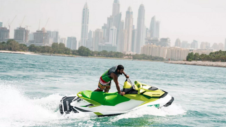 Renting A Boat In Dubai | Dubriani.com