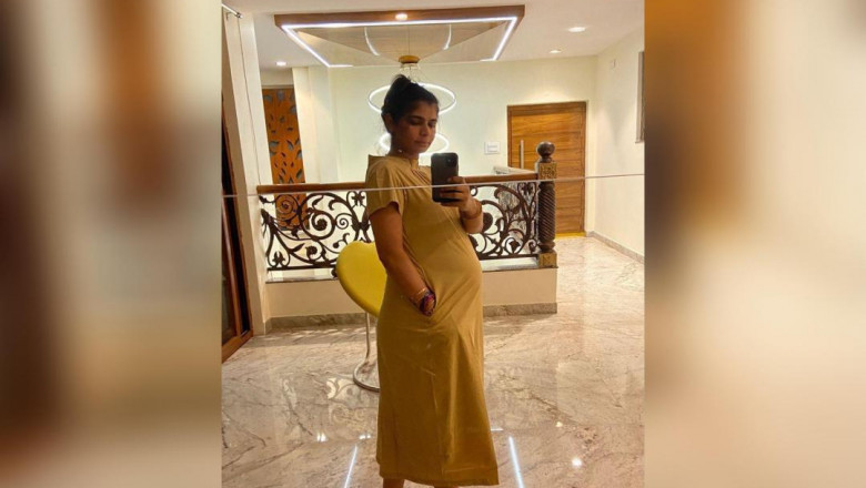 To quash the rumors, Chinmayi shared her baby bump pic