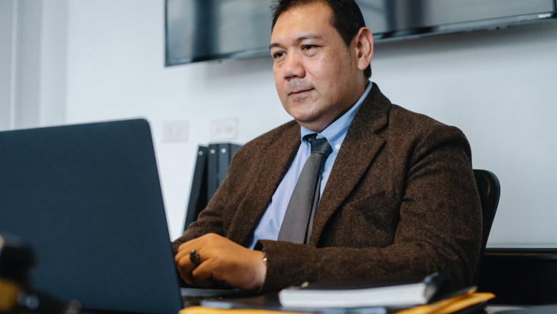 Managing Leases Remotely with Online Document Signing