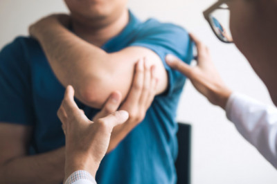 9 Signs You Should Seek Medical Attention for Your Elbow Pain