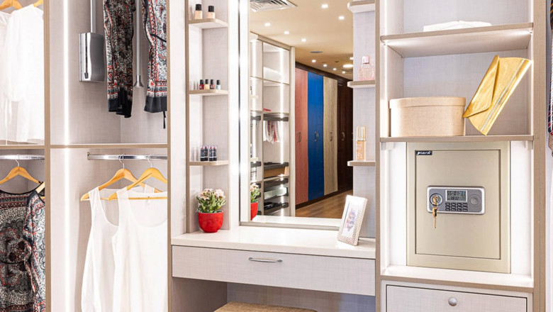 https://www.almeera.me/post/sliding-doors-or-hinged-doors-find-out-which-one-suits-your-home-s-aesthetics