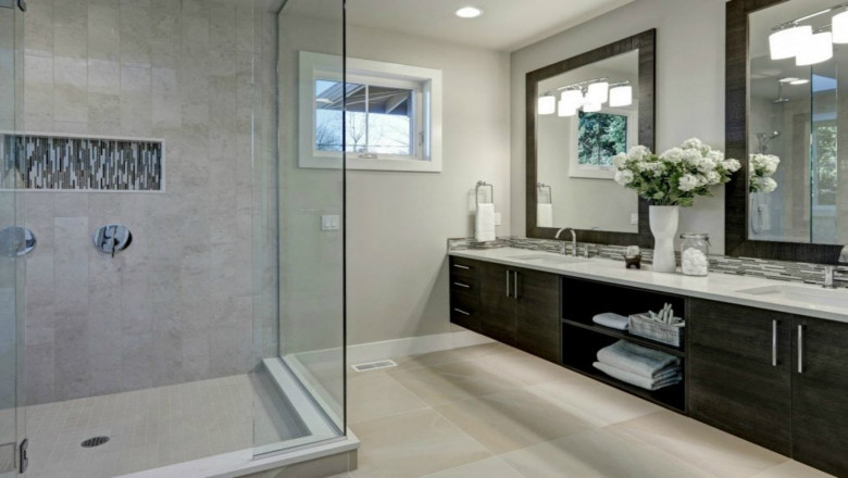 6 Signs You Need a Shower Door Replacement