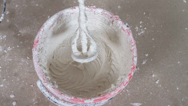 What is the mixing ratio of Wall Putty?