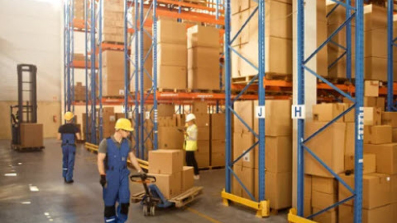 Pallet Jacks versus Forklifts