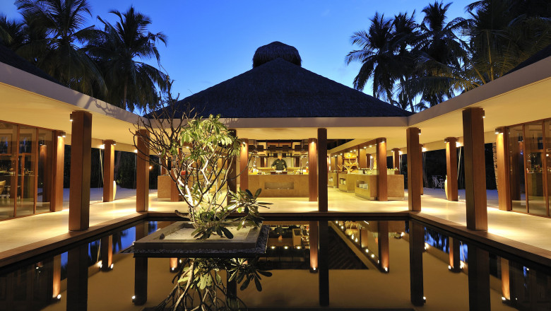 The Maldives Ultimate Guide & The Luxurious Resorts In The Maldives.