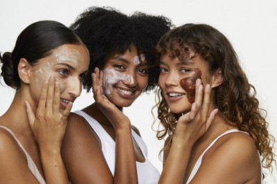 4 Ways to Keep Your Skin Deeply Hydrated All Winter Long