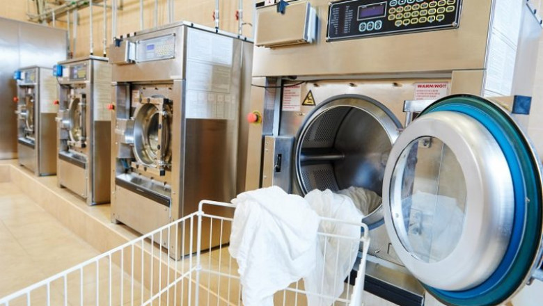 Get the services of top fluff & fold laundromat for your garment
