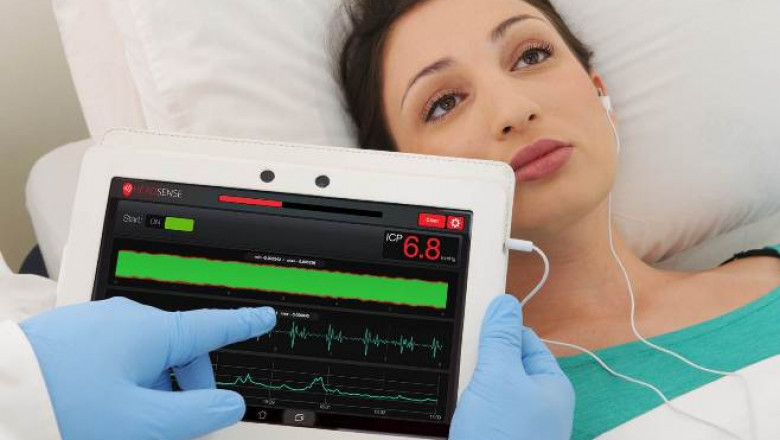 It monitors uterine activity as well as foetal heart rate patterns during labour using an intrapartum monitoring device.