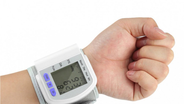 A Vital Sign Monitoring Devices Used In Critical Care Settings, Intensive Care Units, And Emergency Rooms
