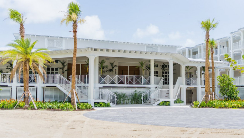 Is purchasing a hotel in Illinois a wise investment?