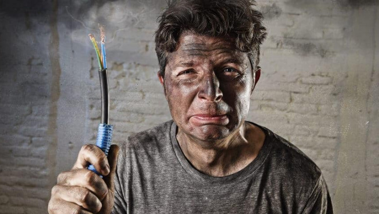 When Should I Call an Electrician?